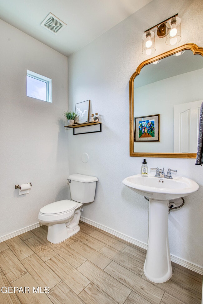 Building Photo - 7517 Red Cedar Dr