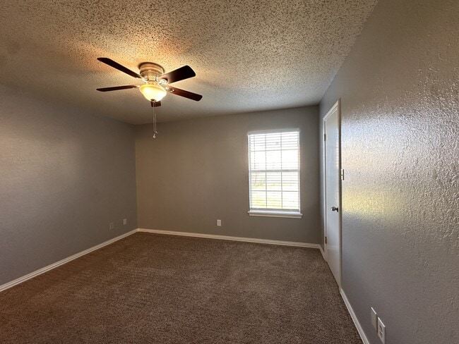 Building Photo - 4203 Savannah Cir