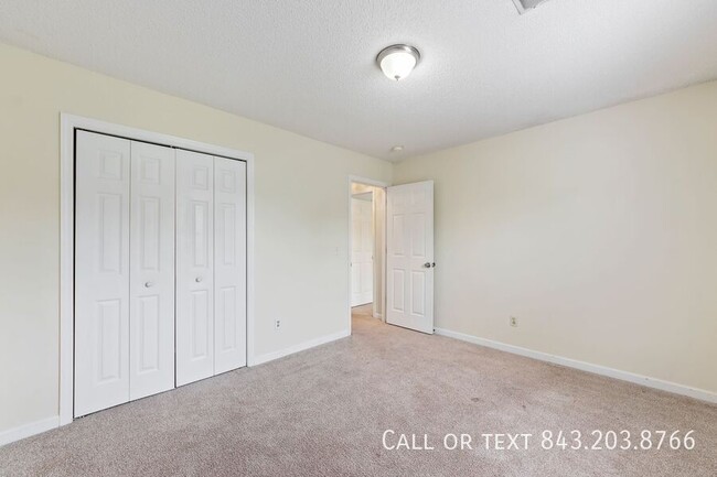 Building Photo - 202 Saturn Ct