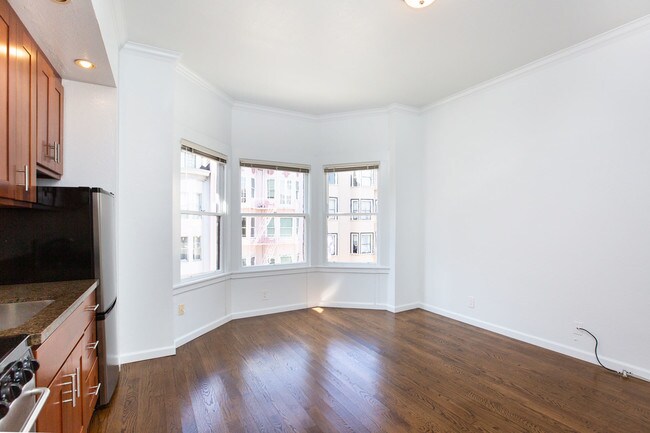 Building Photo - 977 Pine
