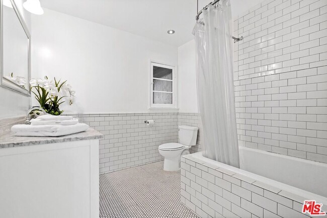 Building Photo - 23057 Sylvan St