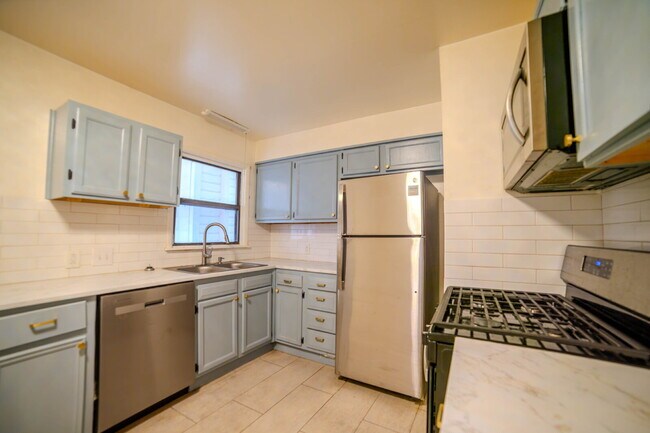 Building Photo - 506 Goodnight Dr