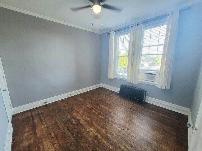 Building Photo - 1 Bed, 1 Bath - Uptown Charlotte Living *Move In Ready*