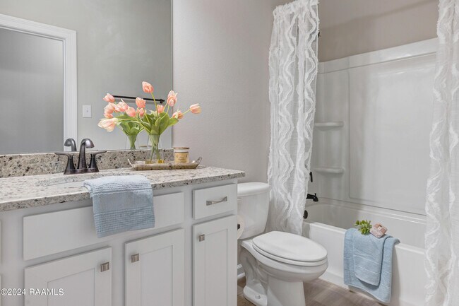 Building Photo - 124 Lightbourne Dr