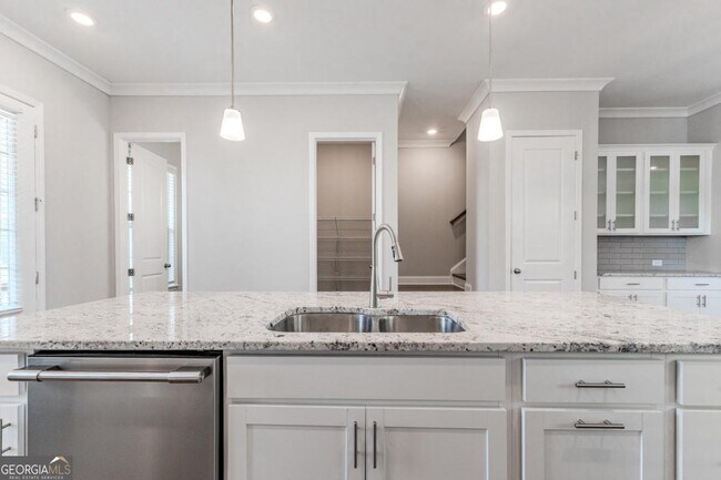 Building Photo - 5051 Pinckney Ln