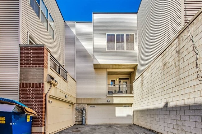 Building Photo - 45 E 23rd St