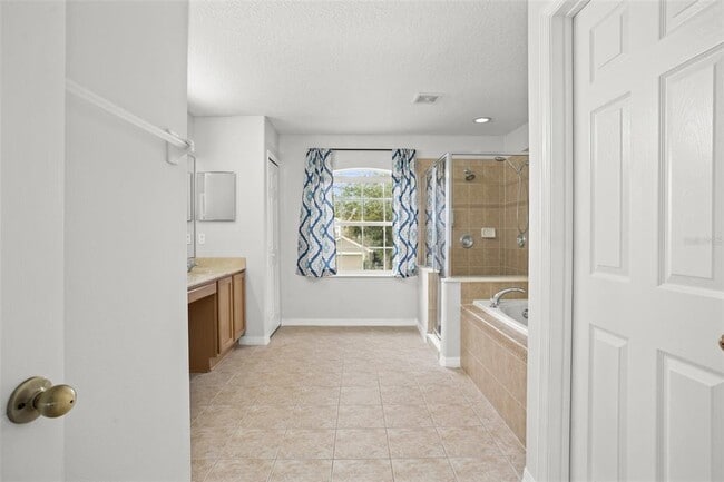 Building Photo - 9727 Mountain Lake Dr