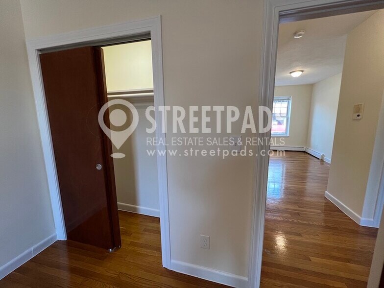 Building Photo - 172 N Beacon St