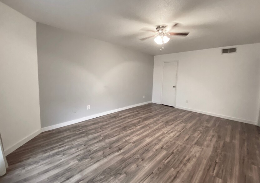 Bedroom - 4327 Holland Ave