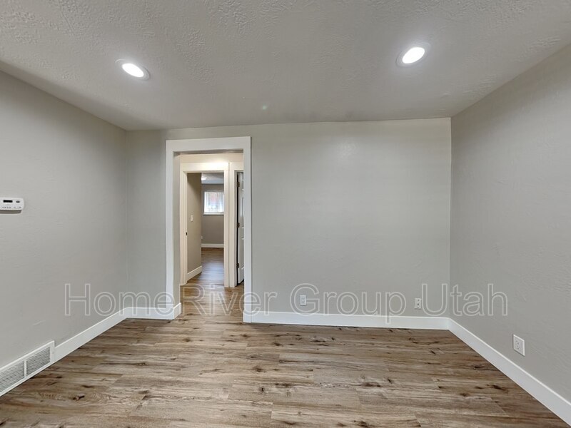Building Photo - 548 N Redwood Rd