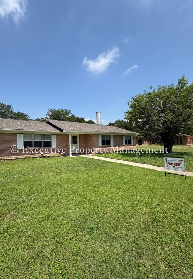 Building Photo - 616 Cedar Dr