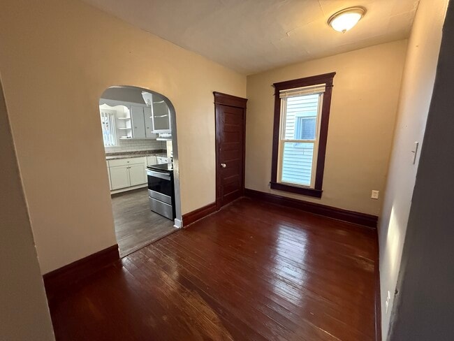 Building Photo - 429 Maple Ave