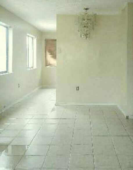 Building Photo - 6111 Pierce St