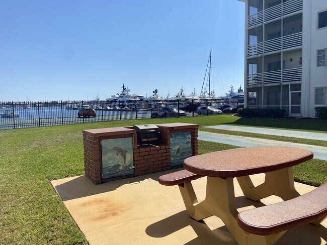 Building Photo - 4500 N Flagler Dr