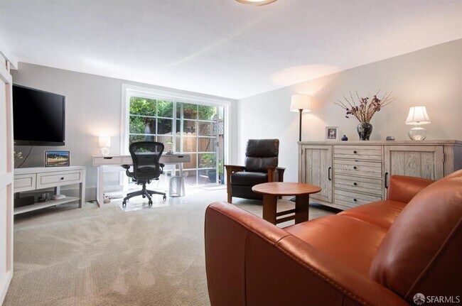 Building Photo - 3231 Fernside Blvd