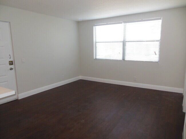 Building Photo - ONE BEDROOM ONE BATHROOM! WATERFRONT COMMUNITY!