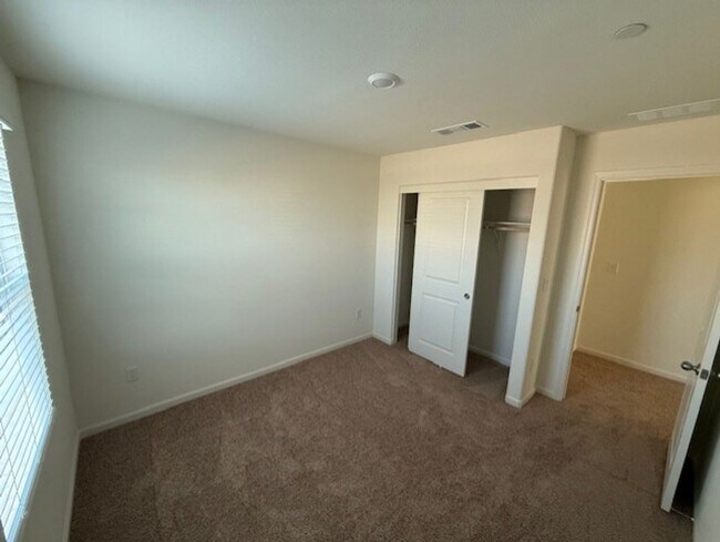 Building Photo - Beautiful 2 Story Home Ready To Be Home!