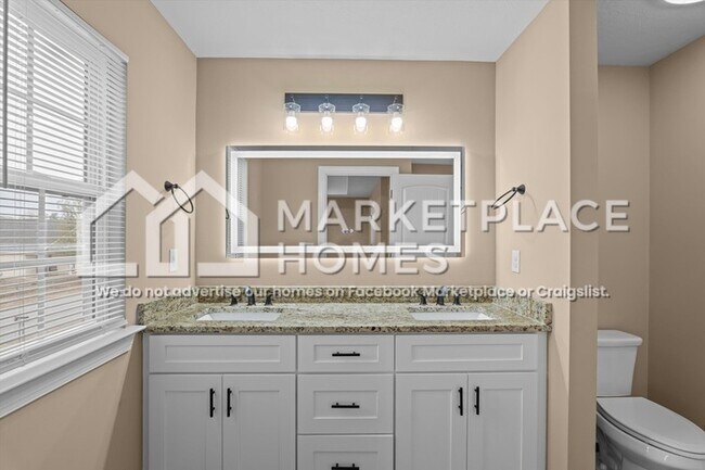 Building Photo - 108 James St