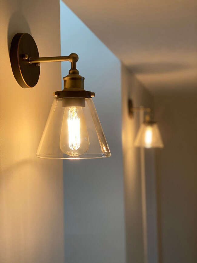 Building Photo - 722 Silver Lake Road NW