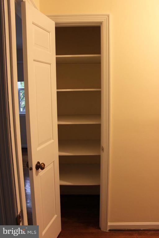 Building Photo - 6210 Cottonwood St