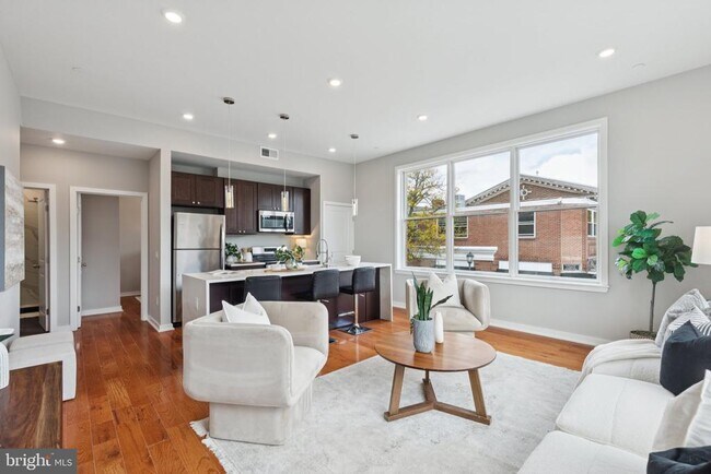 Building Photo - 100 Forrest Ave