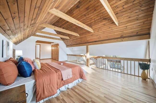 Building Photo - 105 Middle Rd