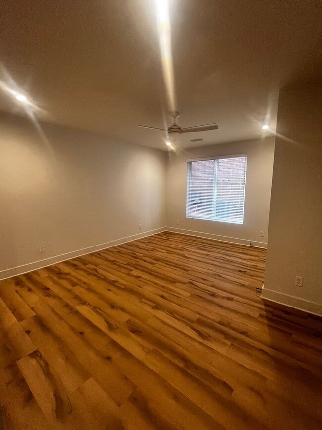 Building Photo - Argenta!