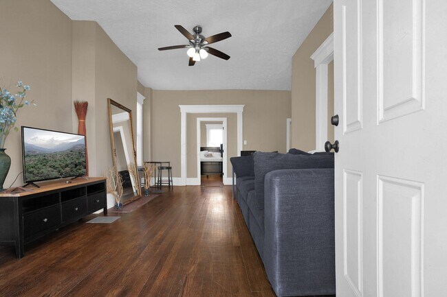 Building Photo - 498 S Ohio Ave