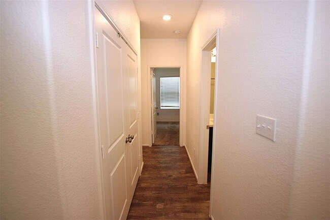 Building Photo - 299 Emerald Green Trail
