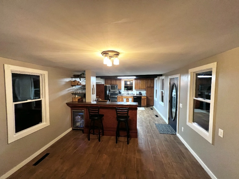 Building Photo - 252 Windsor St