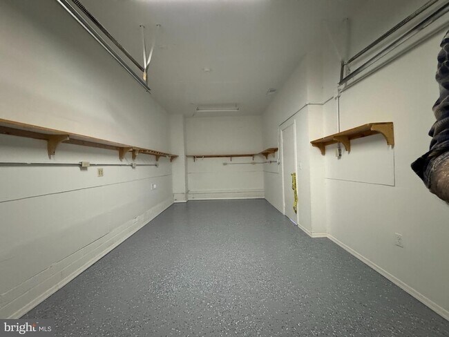 Building Photo - 53 N Post Rd