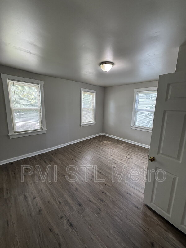 Building Photo - 6170 Emerald Ave