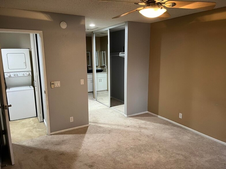 Building Photo - 10808 Aderman Ave