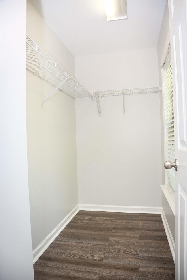 Building Photo - 851 Stratum Way SE