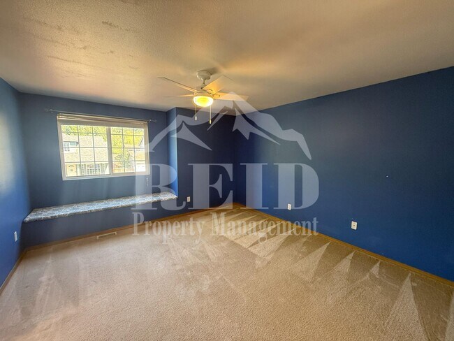 Building Photo - 6037 Sycamore Ln NE