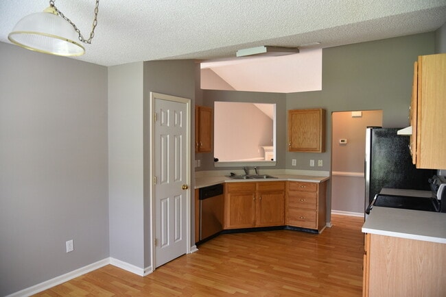 Building Photo - Cozy, 3BR/2BA ranch style home with an open floorplan