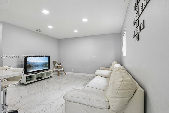 Building Photo - 1421 N 68th Ave
