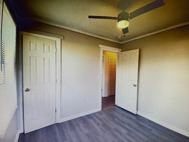 Building Photo - 3 bedroom 1 Bathroom
