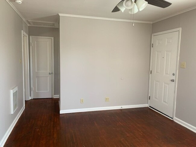 Building Photo - 204 Sunset Ct