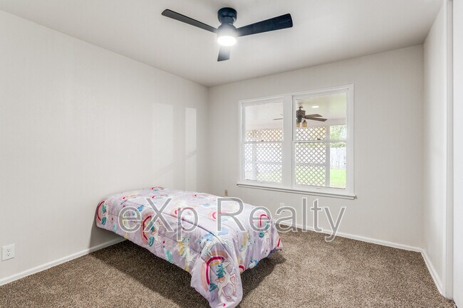 Building Photo - 322 Kate Schenck Ave