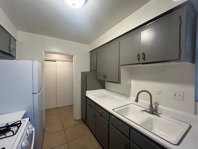 Building Photo - 8070 Langdon Ave