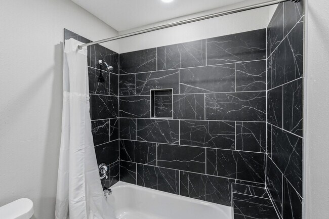 Building Photo - 2306 E Houston St