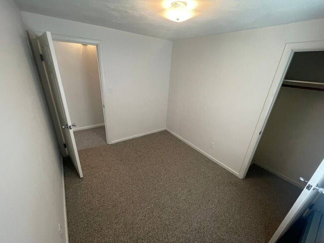 Building Photo - Charming 3-Bedroom Home with Backyard & Of...