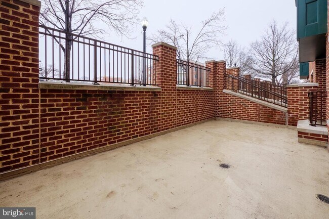 Building Photo - 2101 N Monroe St