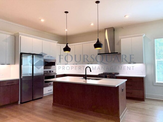 Building Photo - Beautiful  3-Bedroom Home with Loft, Screened Deck & Fenced Backyard – Convenient to Duke Univers...
