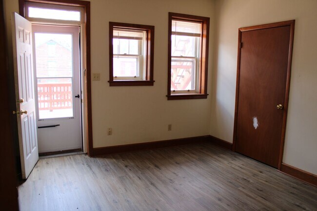 Building Photo - 1006 N 3rd St
