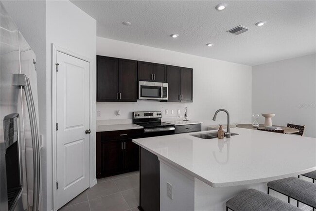 Building Photo - 6345 Willowside St