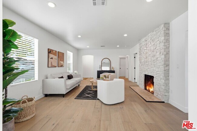 Building Photo - 5452 Harcross Dr