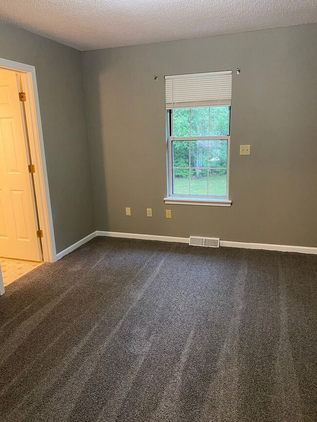 Building Photo - Beautiful & Spacious House in Green Meadow...