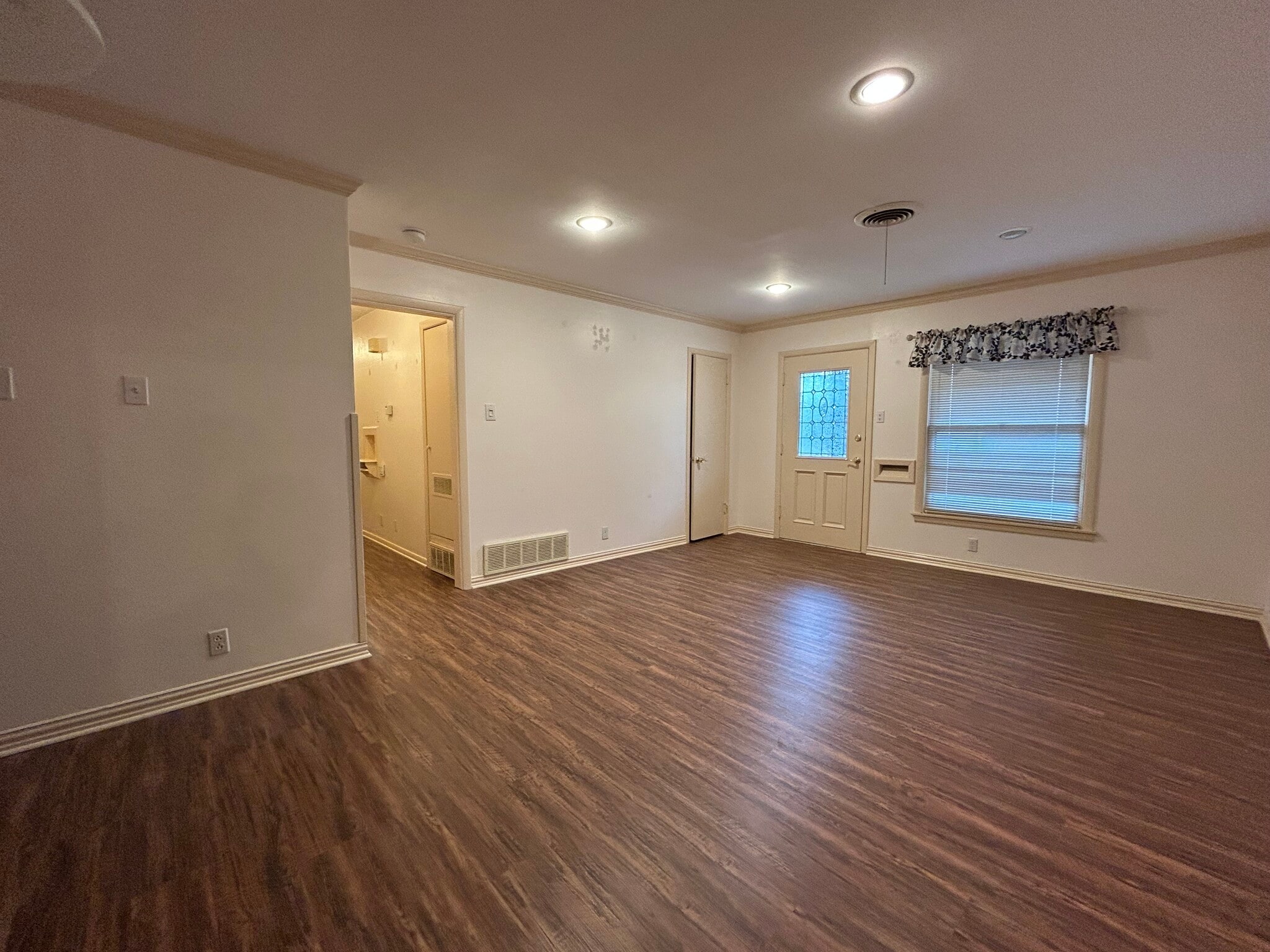 LivingArea - 1503 Tulip Dr